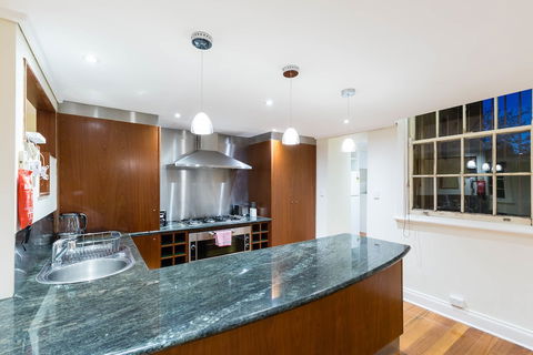 HELENA, 2BDR Fitzroy House - Accommodation BNB 6