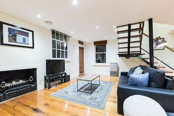 HELENA, 2BDR Fitzroy House - Accommodation BNB 2