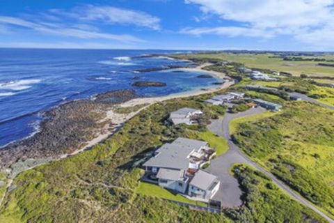HEARNS BEACHSIDE VILLA 9 - Accommodation BNB 0