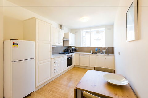 ROSIE, 2BDR St.Kilda Apartment - Accommodation BNB 1