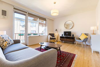 ROSIE, 2BDR St.Kilda Apartment - Accommodation BNB 0