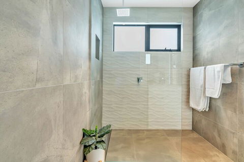 Punchbowl Executive Apartments - Accommodation BNB 6