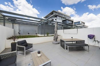 Accommodate Canberra - Lakefront - Accommodation BNB 5
