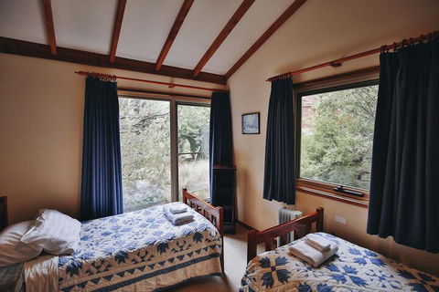Edzell - Stunning Waterfront Home - Accommodation BNB 5