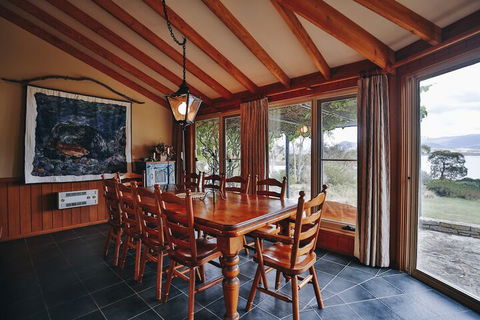 Edzell - Stunning Waterfront Home - Accommodation BNB 6