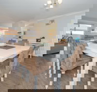 Pebble Pde 1 / 14 Fingal Bay - Accommodation BNB