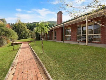 Alpine Mist - Spacious 5 Bedroom Home - Accommodation BNB 1