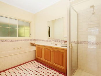 Alpine Mist - Spacious 5 Bedroom Home - Accommodation BNB 6
