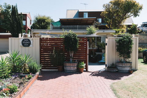 Sun Studio At Quinns Beach - Accommodation BNB 0