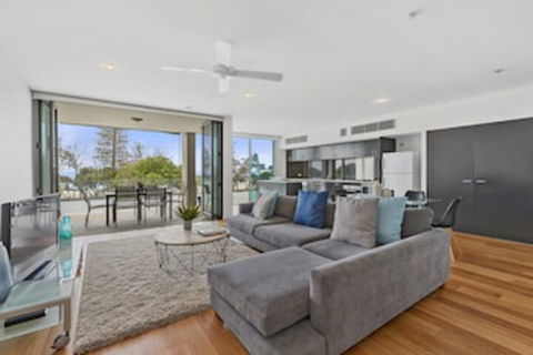 KINGSCLIFF NOR NOR EAST 101 On MARINE PARADE - Accommodation BNB 0