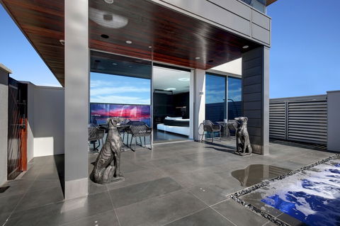 Luxe Haus - Accommodation BNB 4