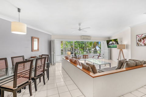 Poolside Apt In Alamanda Beachfront Resort 55 - Accommodation BNB 3