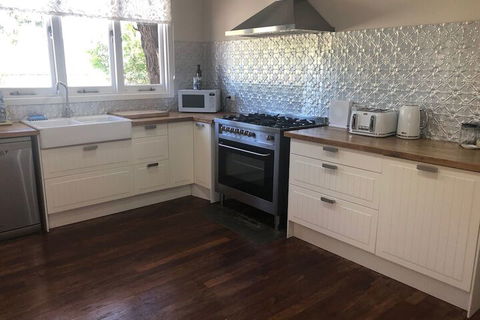 Barefoot Beach Cottage - Accommodation BNB 6