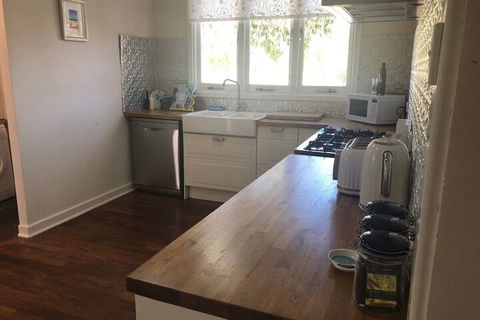 Barefoot Beach Cottage - Accommodation BNB 5