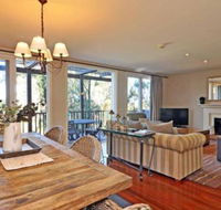 Villa Beaujolais Located Within Cypress Lakes - Accommodation BNB