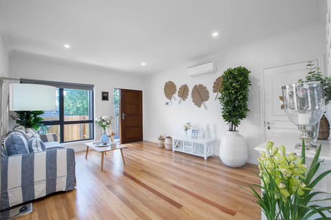 AUJOY 3 Bed Townhouse Burwood 1 - Accommodation BNB 0