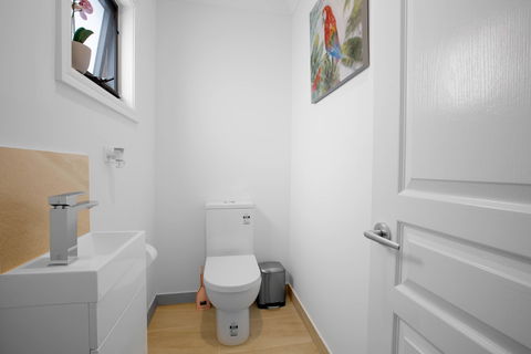 AUJOY 3 Bed Townhouse Burwood 1 - Accommodation BNB 4