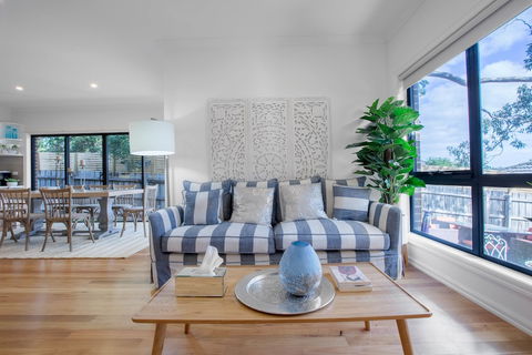 AUJOY 3 Bed Townhouse Burwood 1 - Accommodation BNB 5