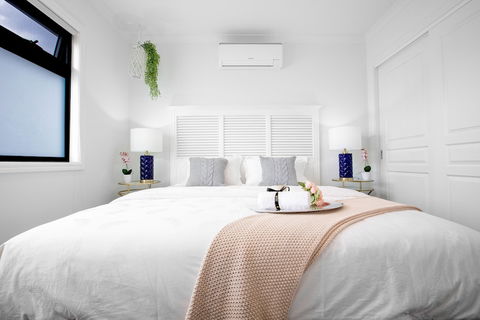 AUJOY 3 Bed Townhouse Burwood 1 - Accommodation BNB 3