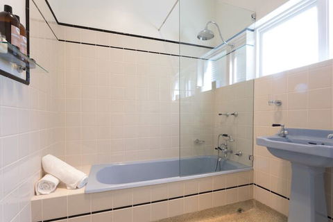 Deco Beach Luxury Apartments - Accommodation BNB 7