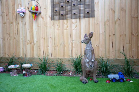 AUJOY 3 Bed Townhouse Burwood 3 - Accommodation BNB 1