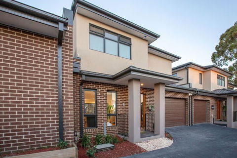 AUJOY 3 Bed Townhouse Burwood 3 - Accommodation BNB 7
