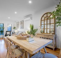 AUJOY 3 Bed Townhouse Burwood 3 - Accommodation BNB