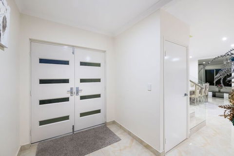 Balcatta 4 Bedroom House - Accommodation BNB 2
