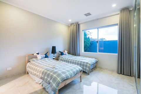 Balcatta 4 Bedroom House - Accommodation BNB 6