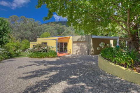 A Bach At Bright Bright VIC - Accommodation BNB 1