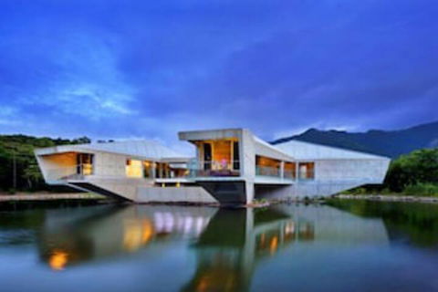 Alkira Award Winning Luxury Holiday Home - Accommodation BNB 0