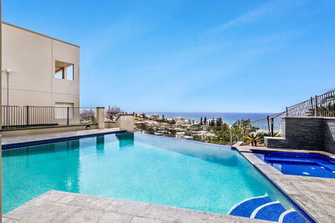 Stunning Ocean Views Large 3 Bedroom - Accommodation BNB 4