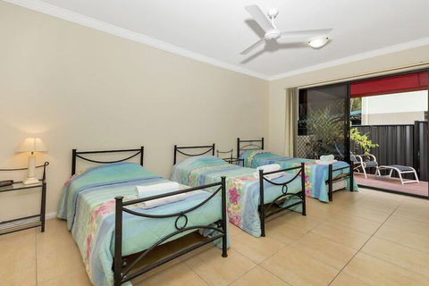 The Mediterranean Beachfront Groundfloor Apartment - Accommodation BNB 4