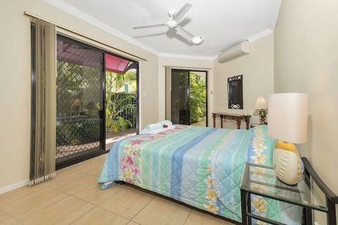 The Mediterranean Beachfront Groundfloor Apartment - Accommodation BNB 3