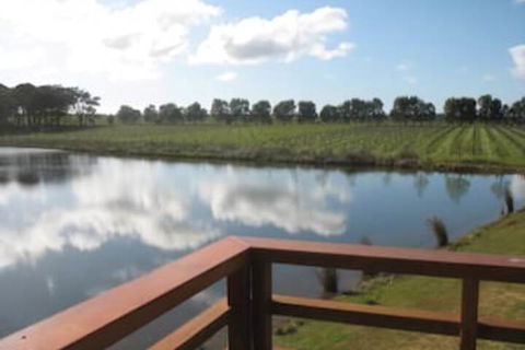 Bettenay Loft Spa Apartment & Lakeview Chalets - Accommodation BNB 4