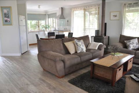 Bettenay Loft Spa Apartment & Lakeview Chalets - Accommodation BNB 3