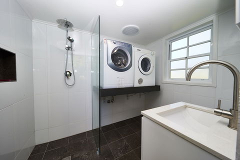 Paradise Bungalow Waterfront - Accommodation BNB 3