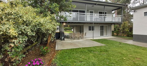 Paradise Bungalow Waterfront - Accommodation BNB 1