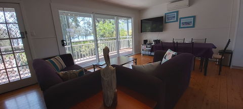 Paradise Bungalow Waterfront - Accommodation BNB 6