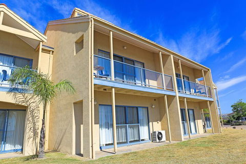 The Marina Hotel - Accommodation BNB 1