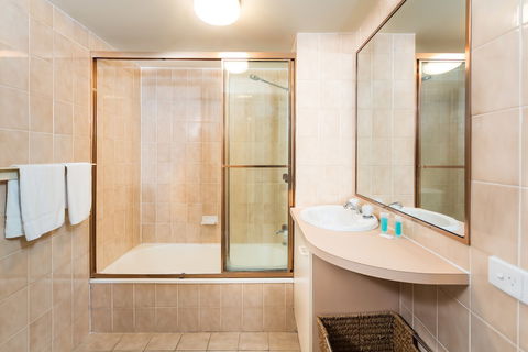 Burleigh Point Holiday Apartments - Accommodation BNB 5
