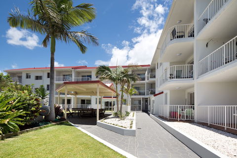 Burleigh Point Holiday Apartments - Accommodation BNB 1