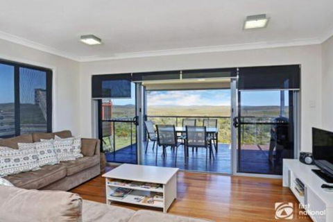 Jinalong 17 Pacific Street Family Home Great Views. - Accommodation BNB 0