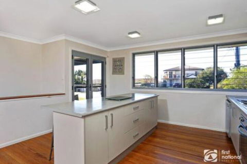 Jinalong 17 Pacific Street Family Home Great Views. - Accommodation BNB 5
