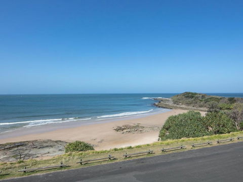 Avalon 3 Views To Die For Across The Road From Convent Beach - Accommodation BNB 5