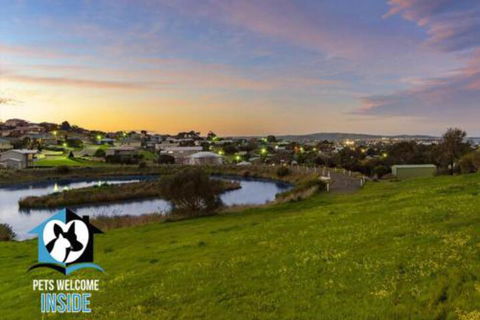 Almost New + Sea & Lake Views - Accommodation BNB 3