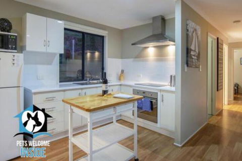 Almost New + Sea & Lake Views - Accommodation BNB 2