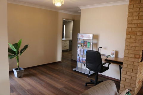 Cozy Stay At Kearsley - Accommodation BNB 4