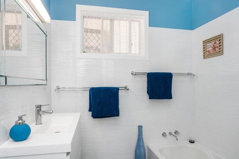 A SWEET ESCAPE Carefree Beach Home - Accommodation BNB 3