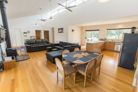 Acacia Lakehouse The Lake At Your Doorstep - Accommodation BNB 1